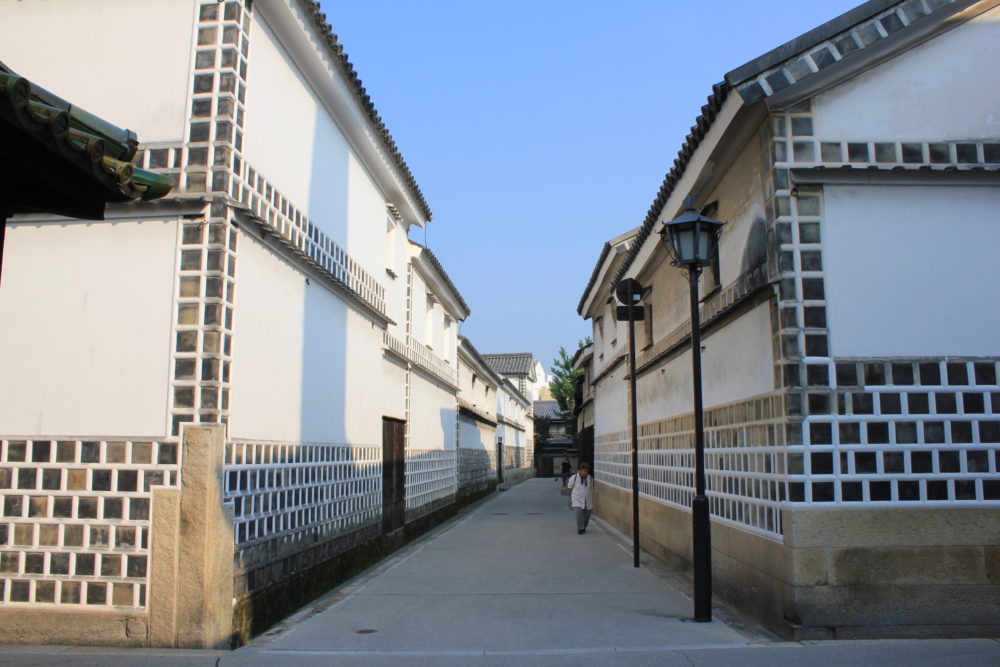 商店街を抜けると美観地区