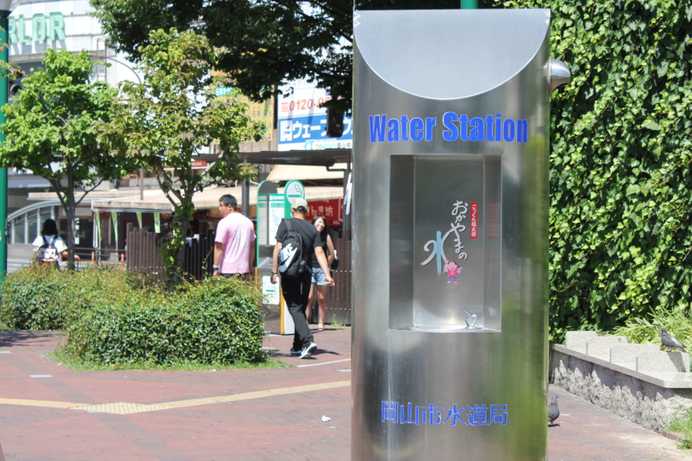 岡山駅に常設してあるのは、桃ジュース蛇口ではなく・・・