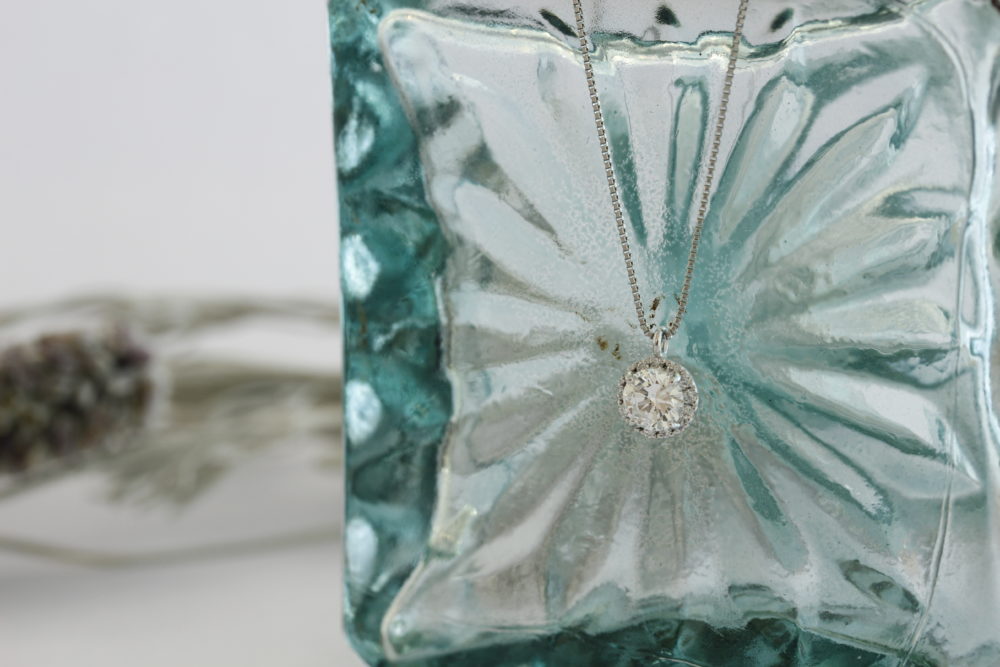 おばあちゃんの婚約指輪からネックレスに