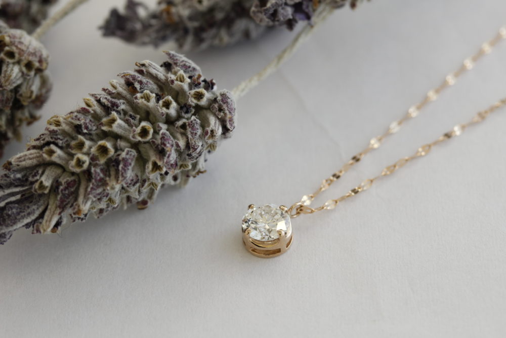 お母さんの婚約指輪からネックレスに