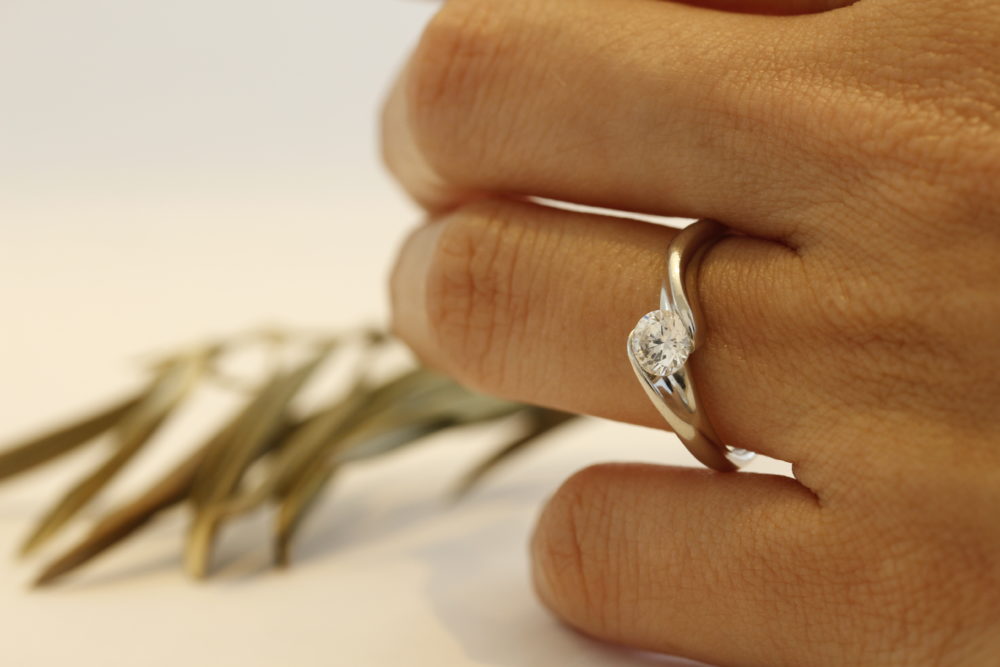 ダイヤモンド埋め込みリング