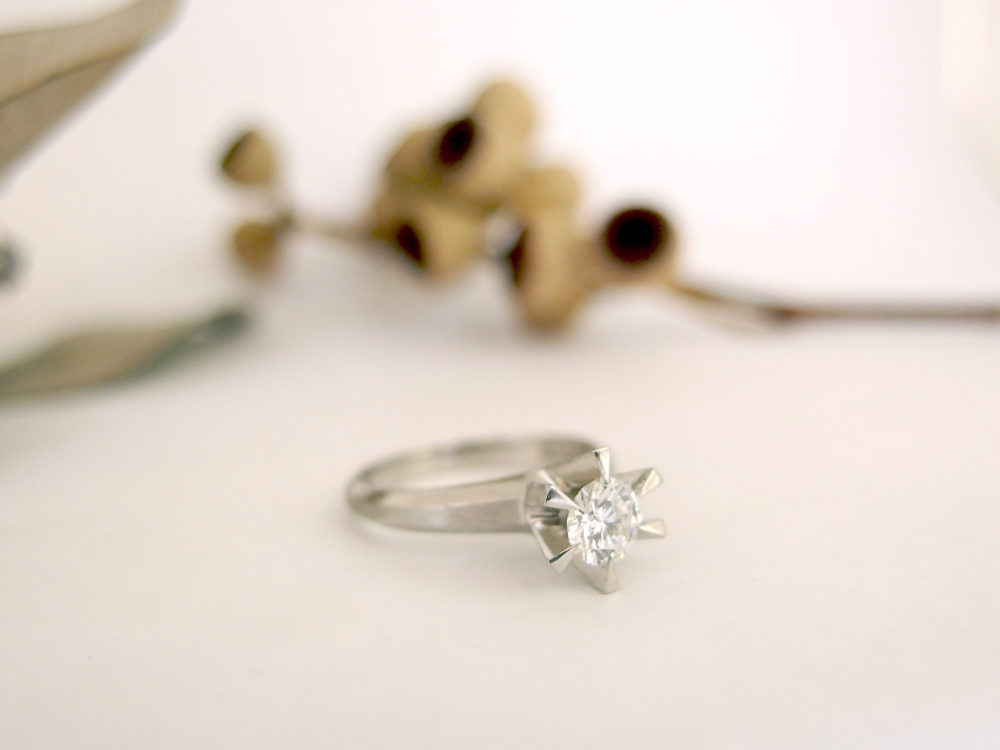 縦爪の婚約指輪