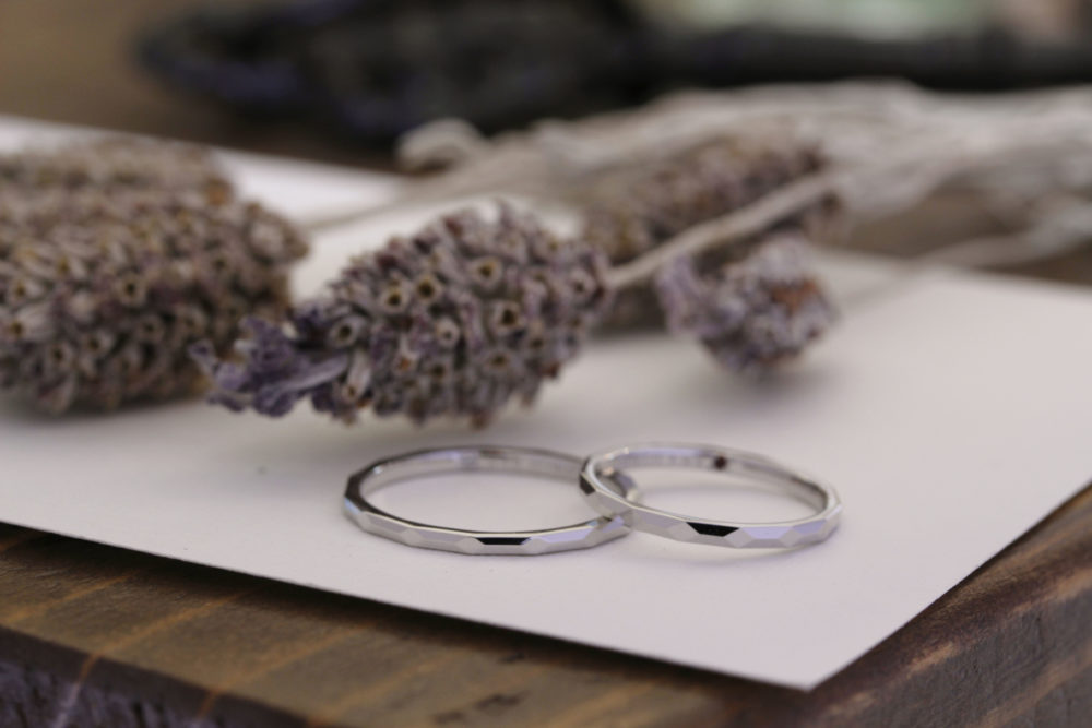 エルドーオリジナルのマリッジリング「シュシュ」