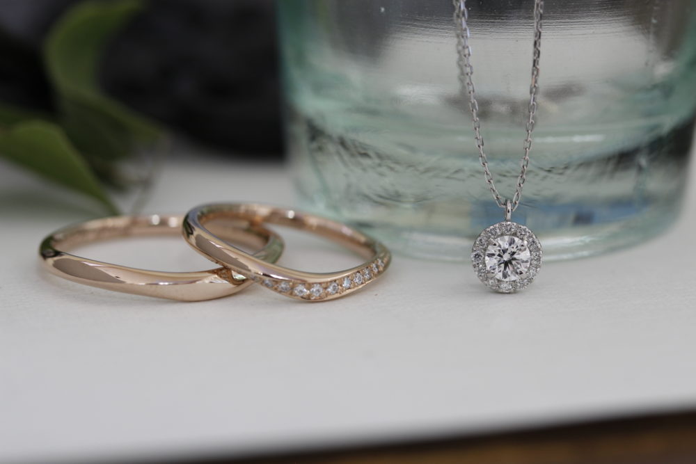 エルドーオリジナルの婚約指輪とエルドーセレクトブランドの結婚指輪「サムシング・ブルー」