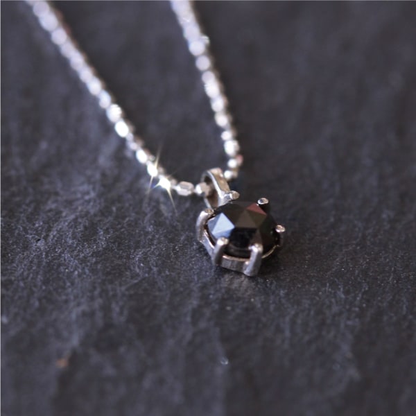 ブラックダイヤネックレス