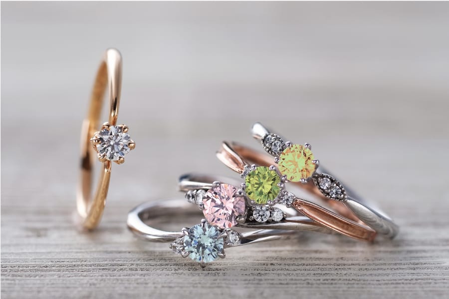 カラーダイヤの婚約指輪