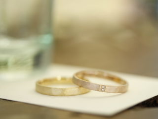 エルドーオリジナルのマリッジリング「シュシュ」