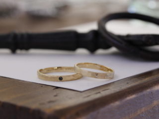 エルドーオリジナルのマリッジリング「シュシュ」