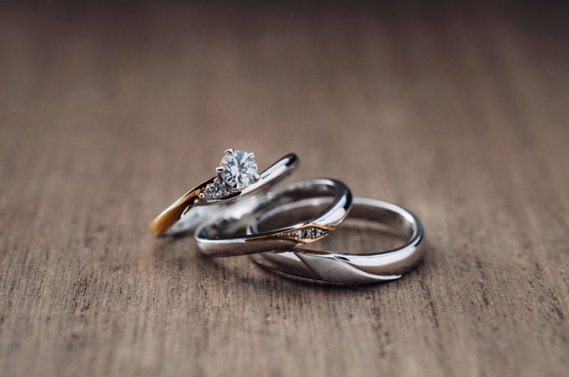 
真ん中に金が入るコンビデザインのエルドーオリジナルセットリング