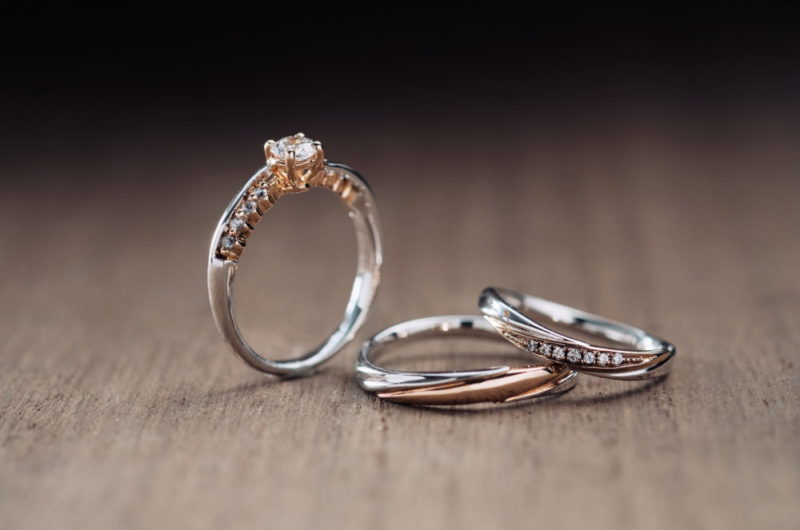 
真ん中に金が入るコンビデザインのエルドーオリジナルセットリング