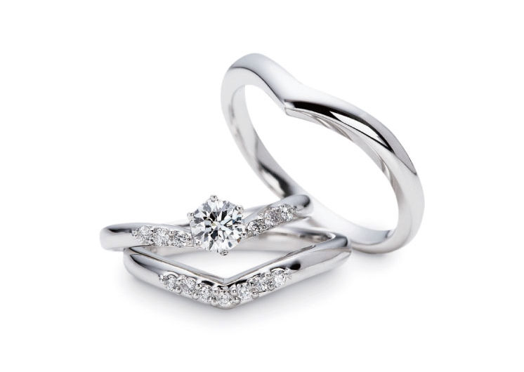 
はばたく翼をモチーフのエルドーセレクトブランドアウラックス／AFFLUX『ウィング／未来へはばたく』