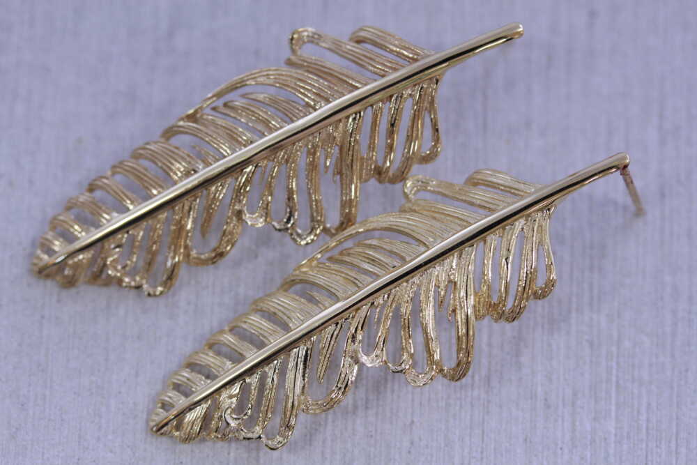 2つのネックレストップからピアスへ変更