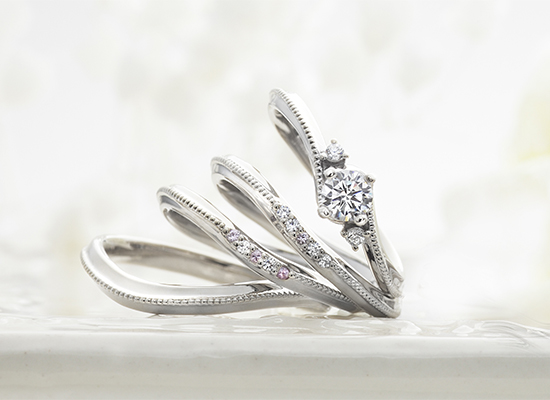 
優しいSラインのデザインのエルドーセレクトブランドのDEAREST／ディアレスト『エテルニテ』