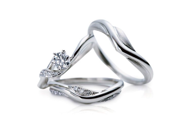 
重なる山々の山嶺をモチーフの指輪言葉があるエルドーセレクトブランドアフラックス／AFFLUX『カム／思いやり』