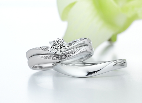 
優しいVラインのデザインのエルドーセレクトブランドのDEAREST／ディアレスト『エール』