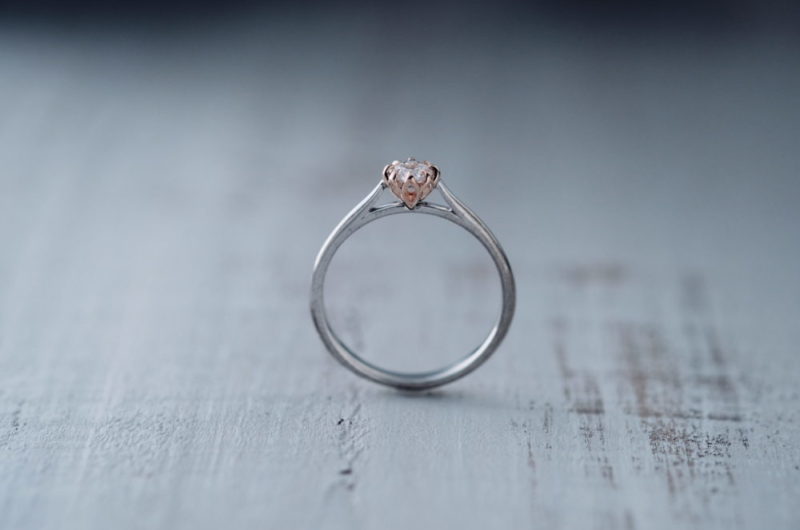 
お花のつぼみの様なTOPのシンプルエンゲージのエドーオリジナルブランド『メリア／melia』