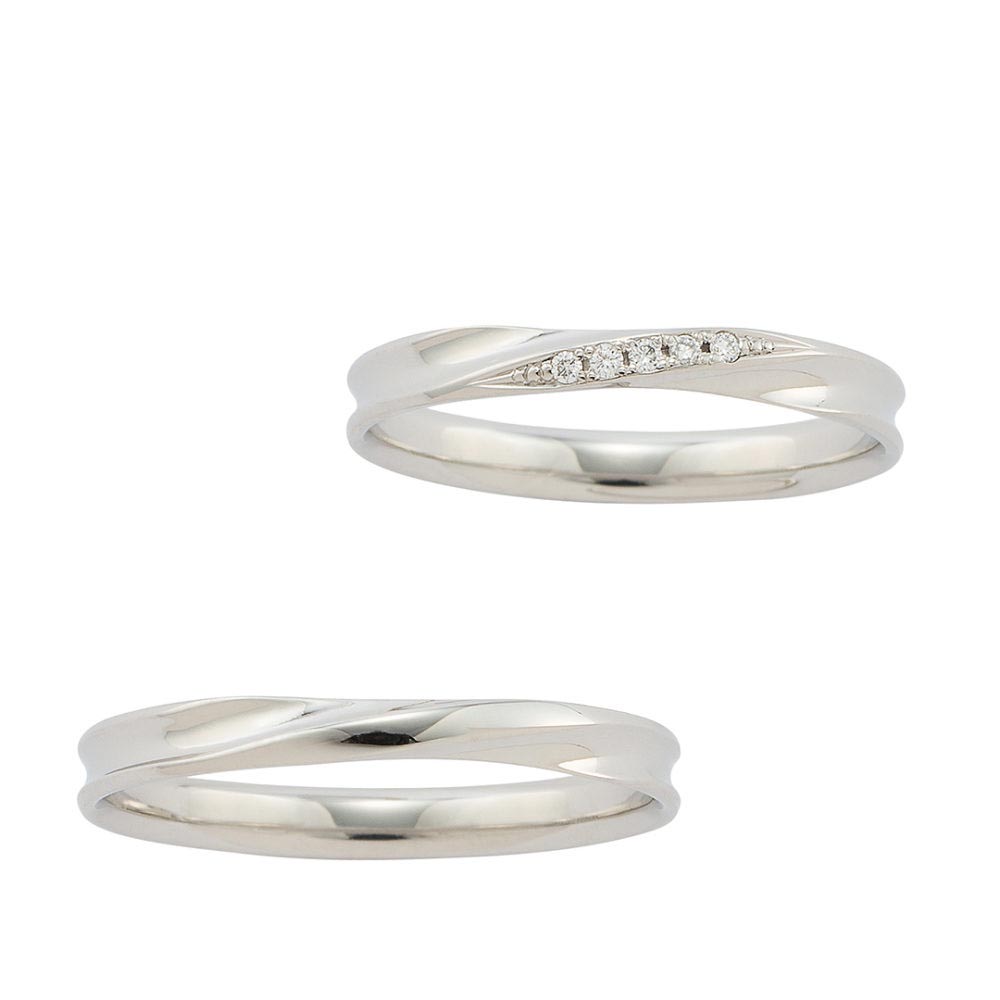 
カットを深く入れ、立体感を出し指先をシャープに見せます