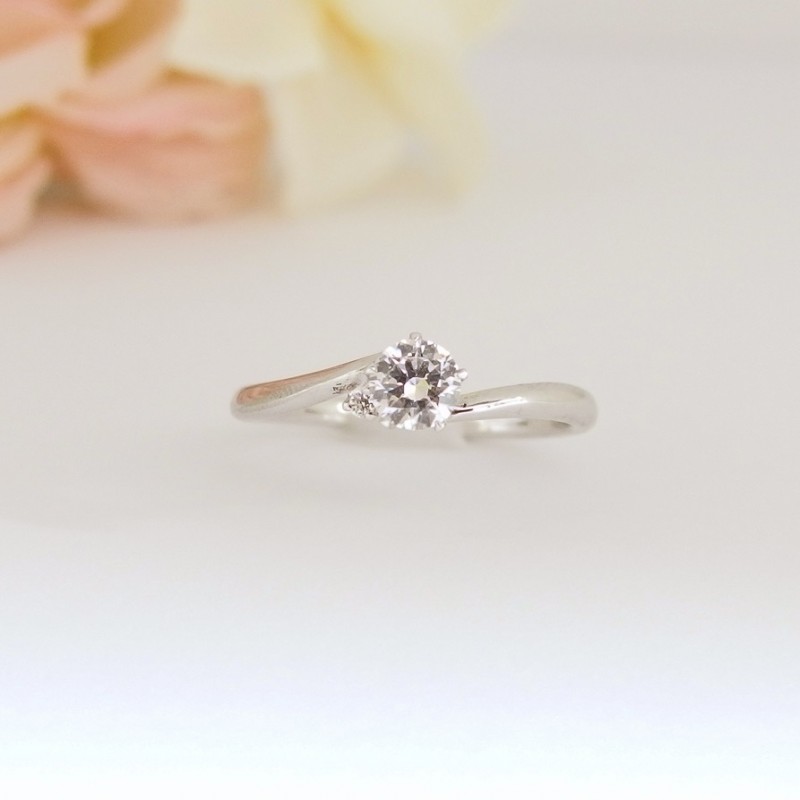 
Sラインに1石ダイヤ入りの婚約指輪のエルドーセレクトブランドディアレスト／DEEAREST『シャルマン』