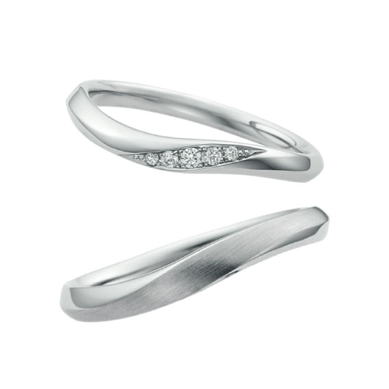 
動きのある柔らかな印象のエルドーセレクトブランドのサムシング・ブルー