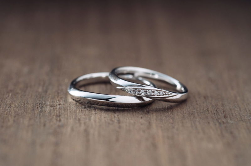 
センターに流れるようにダイヤが入るエルドーオリジナルブランド『エルドラド／EL dorado』