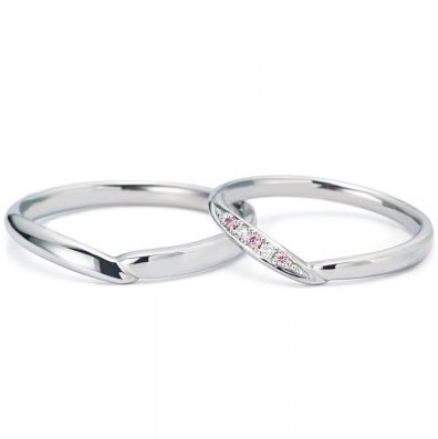 
ピンクダイヤ3石入りデザインのエルドーセレクトブランドツインズキューピッド／Twins Cupid『ファンファーレ』