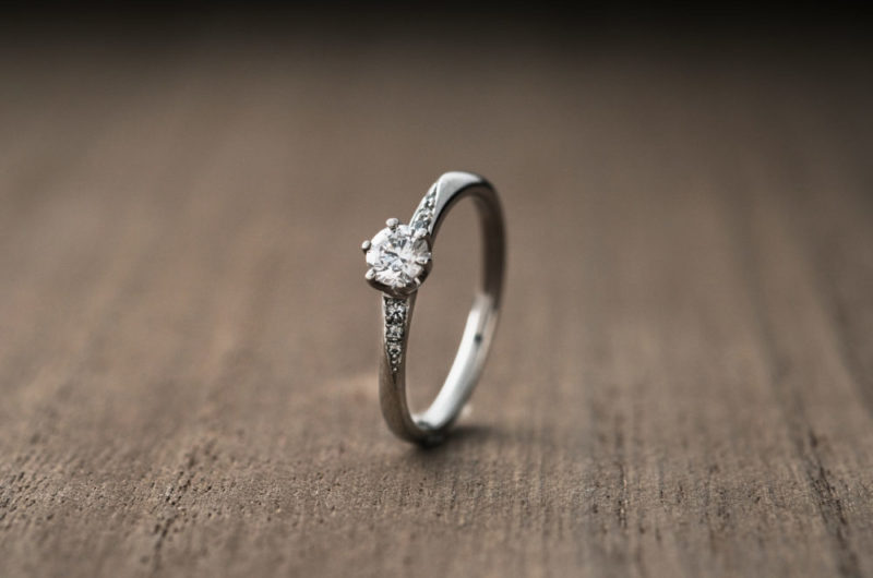 
Ｓラインの斜めにダイヤの入ったエルドーオリジナルブランド『エルドラド／EL dorado』