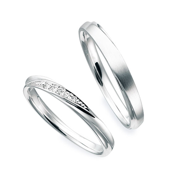 
2本の流れるラインがエレガントなエルドーセレクトブランドのサムシング・ブルー『グローリーデイ』