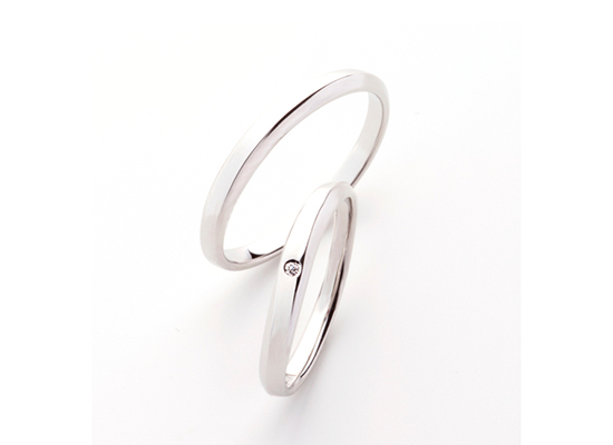 
標準で内石2石入る緩やかなSラインのエルドーセレクトブランドのRUNOA／ルノア