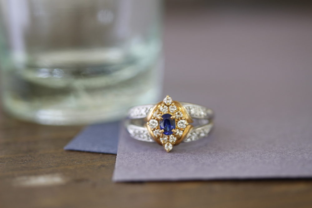 昔購入したお気に入りのサファイアの指輪をずっと身につけれるネックレスへと