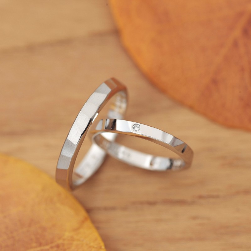 
面取りをしたシンプルなデザインのエルドーセレクトブランドカツキ／KATSUKI『ランコントレ／出会い』