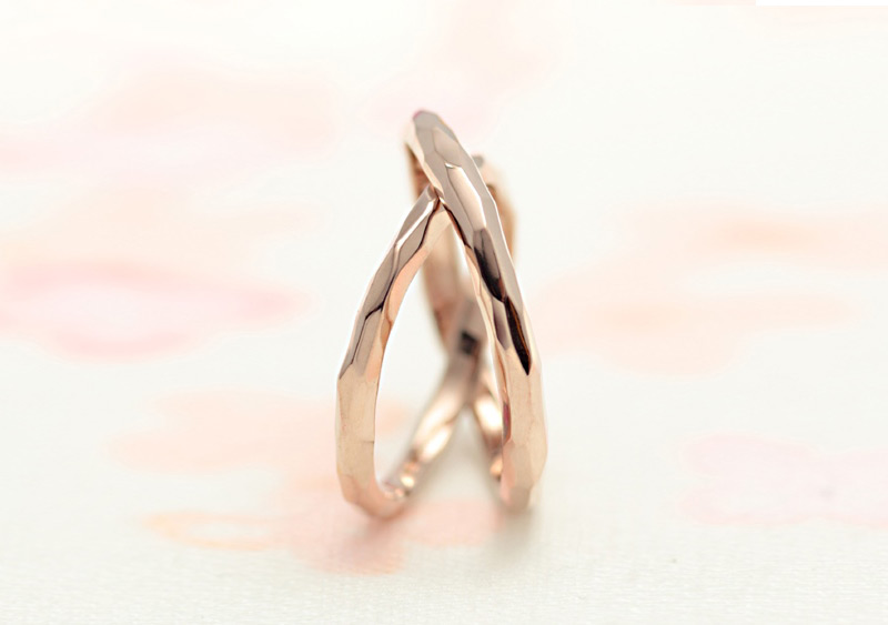 
全体的に波打つラインのデザインのエルドーセレクトブランドカツキ／KATSUKI『ウルー／幸せ』