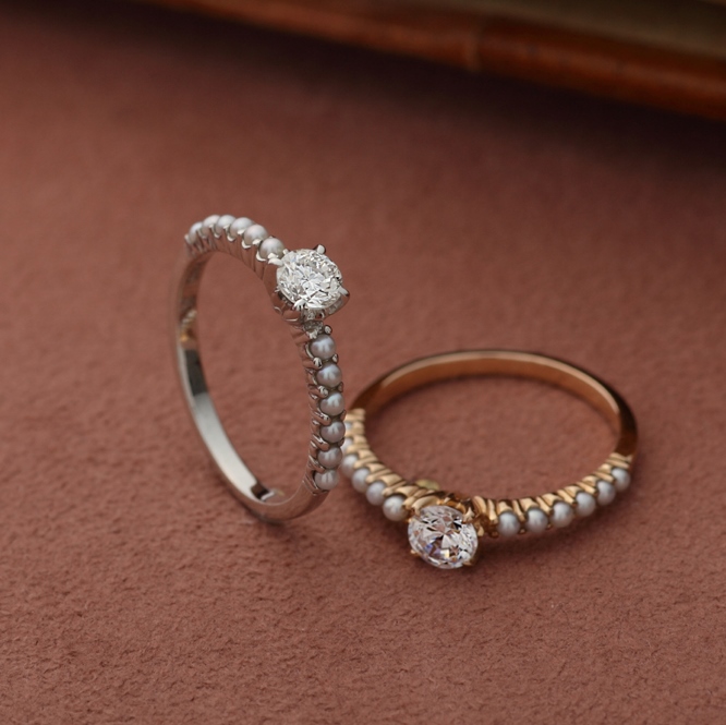 
ベビーパールが並べられた個性的なデザインのエルドーセレクトブランドカツキ／KATSUKI『モン・アモール／大切な人へ』