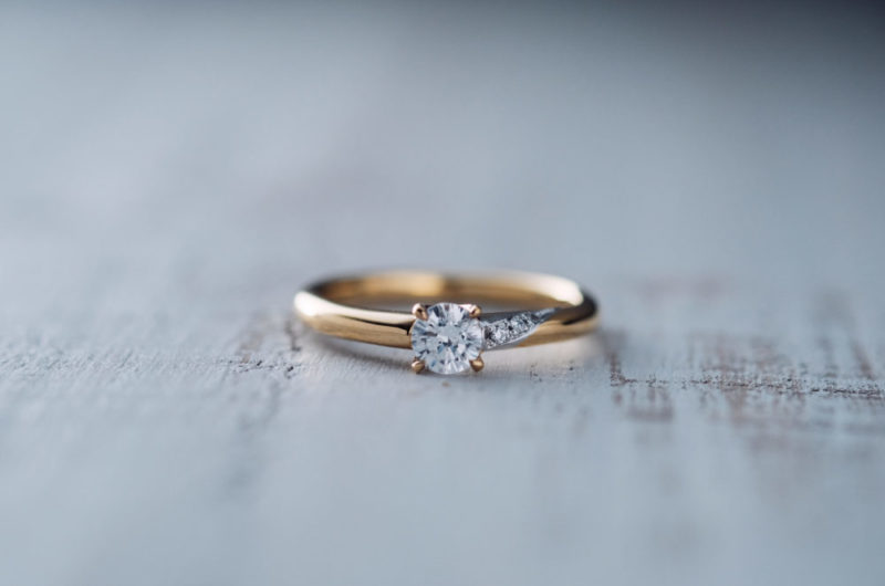 
K18YGストレートコンビのシンプルエンゲージのエルドーオリジナルブランド『メリア／melia』