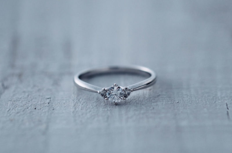 
ストレートのシンプルエンゲージのエドーオリジナルブランド『メリア／melia』