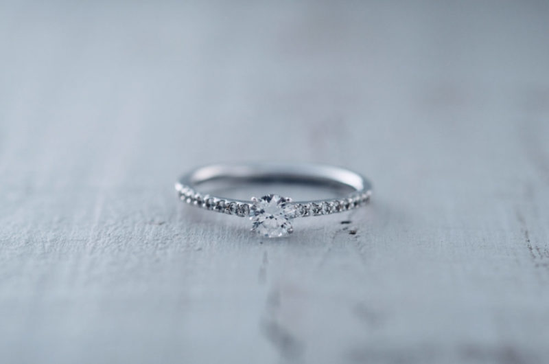 
エタニティーストレートのシンプルエンゲージのエドーオリジナルブランド『メリア／melia』