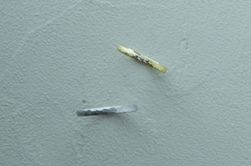 
鎚目模様にマット加工のエドーオリジナルブランド『シュシュ／Chou Chou』