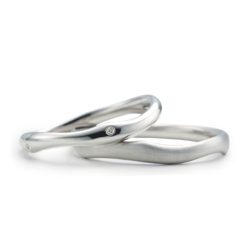 
波をモチーフの指輪言葉のあるエルドーセレクトブランドアフラックス／AFFLUX『マリブ／ふたりで』