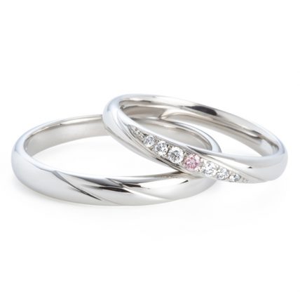 
ピンクダイヤ1石入りデザインのエルドーセレクトブランドツインズキューピッド／Twins Cupid『ミルキーウェイ』