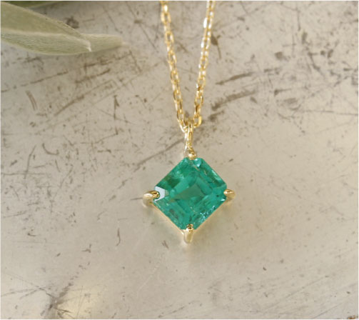 他店さん購入のエメラルドのゴージャスな指輪が