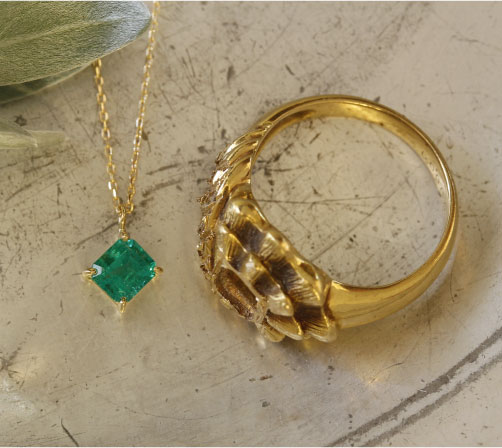 他店さん購入のエメラルドのゴージャスな指輪が