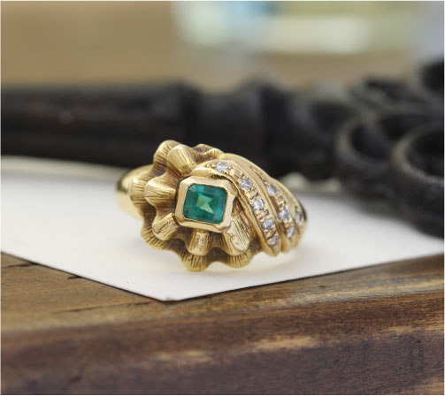 他店さん購入のエメラルドのゴージャスな指輪が