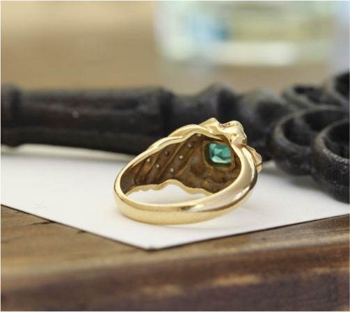 他店さん購入のエメラルドのゴージャスな指輪が