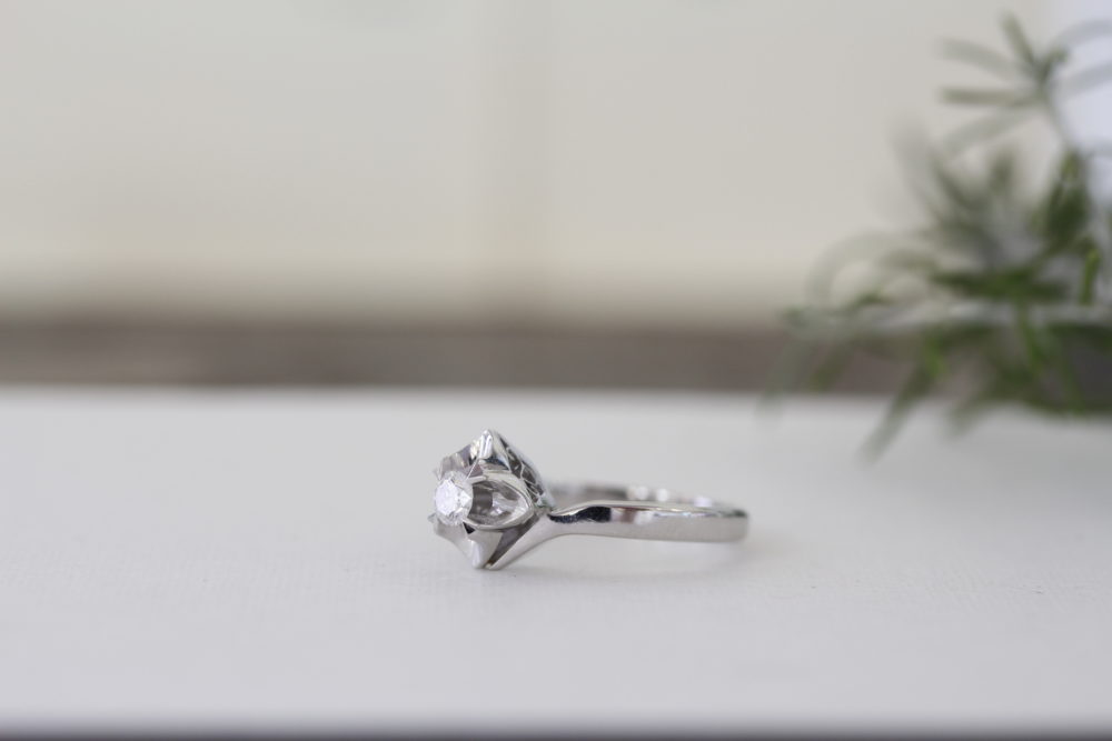 昔購入した指輪のダイヤを使ってプラチナのシンプルなデザインへと
