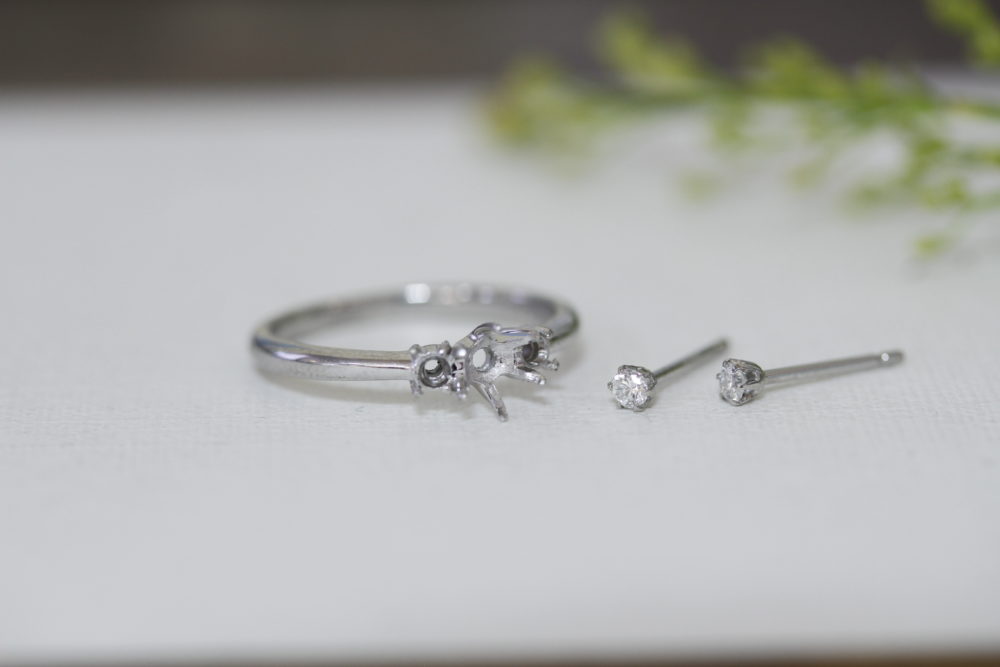 婚約指輪からネックレスとピアスへと