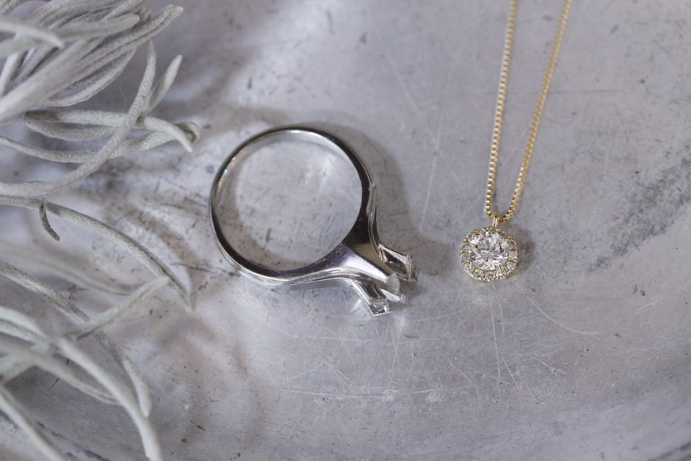 昔購入した婚約指輪のダイヤを使ってネックレスへ