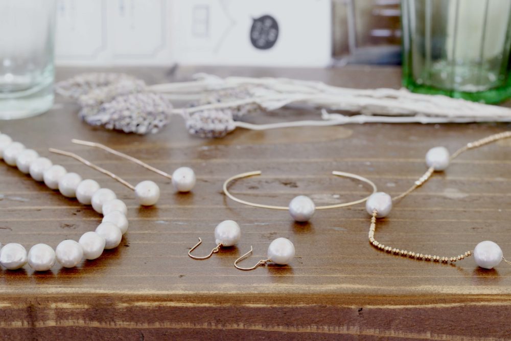 真珠のネックレスを<br />
ピアスやバングルへ