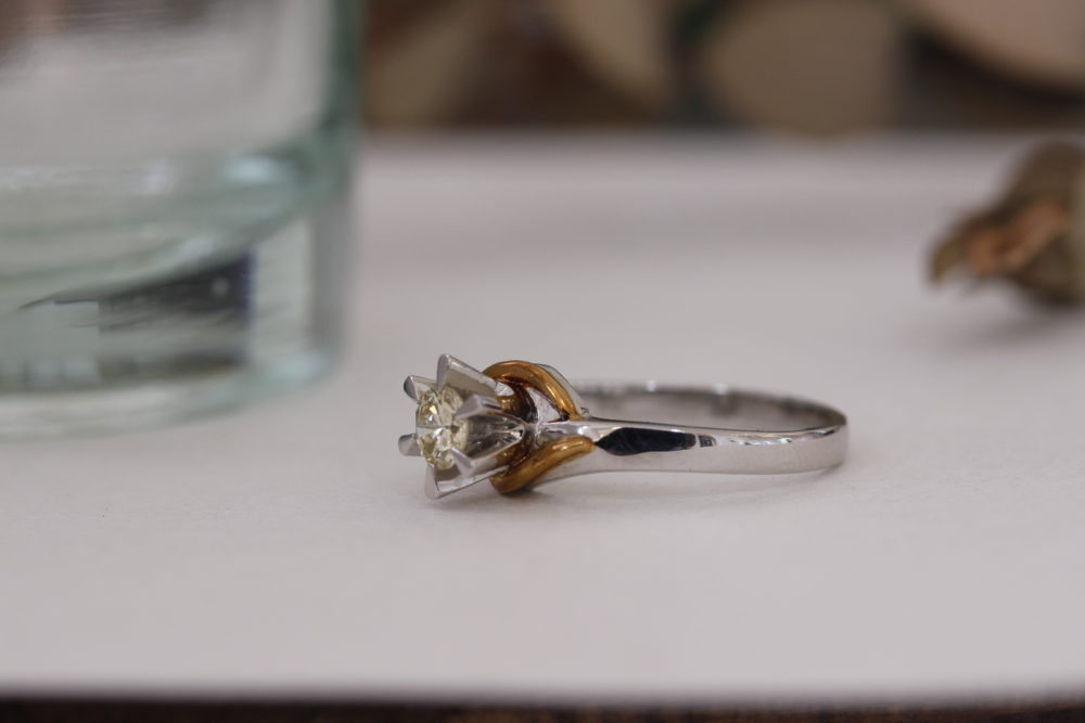 昔購入した指輪のダイヤを使っていつも身に着けておけるネックレスへ