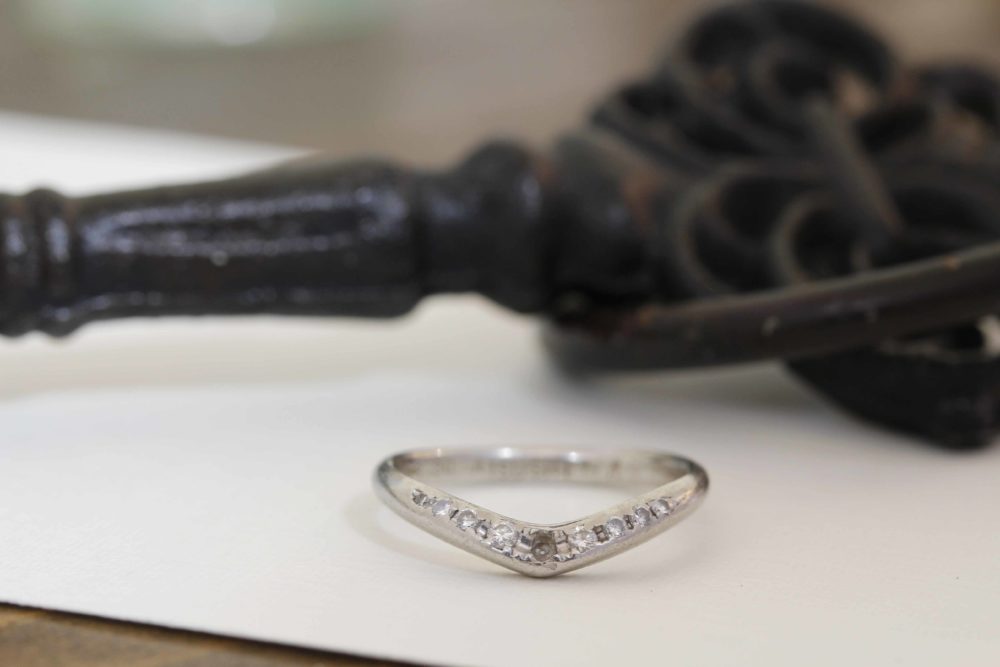 昔ながらのデザインを今どき使える指輪やネックレスへ