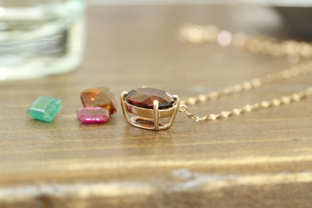 誕生石を身に付けれるアクセサリーへ加工
