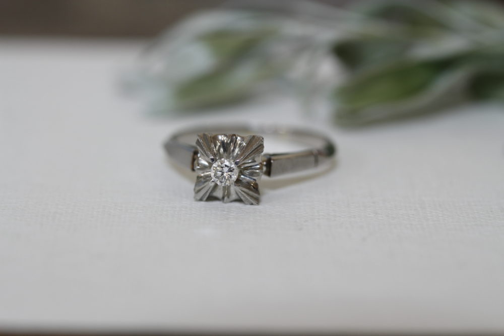 昔購入した指輪のダイヤを使ってシンプルなリングへと